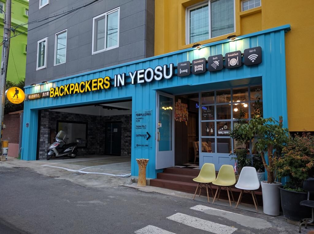 Backpackers in Yeosu